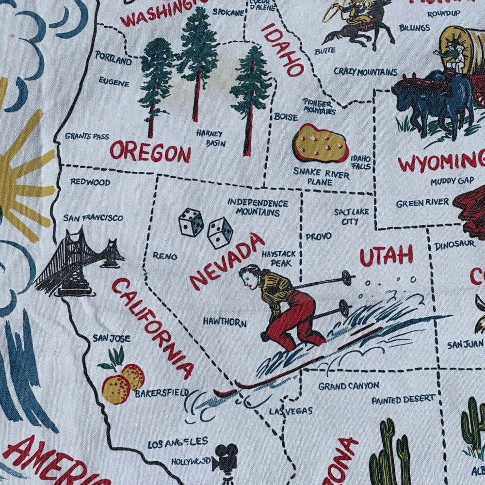 Large vintage USA Vacationland tablecloth